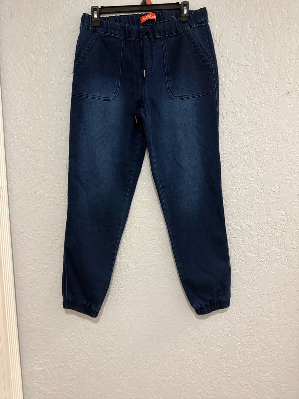 Relaxed Dark Blue Jogger Jeans with Elastic Waist